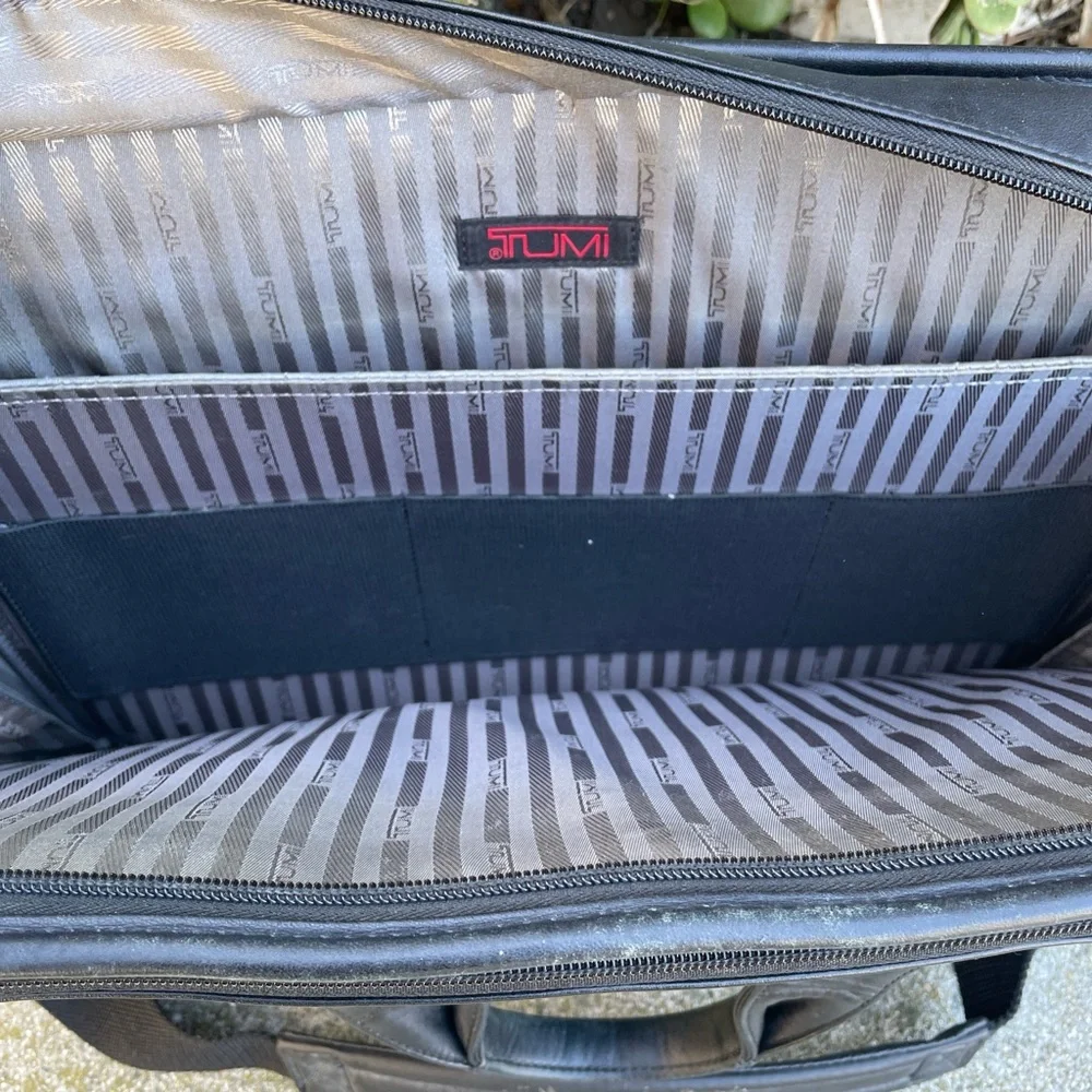 Tumi Black Napa Leather Zippered (5 Zip pockets) Laptop Bag Briefcase (96011D4)